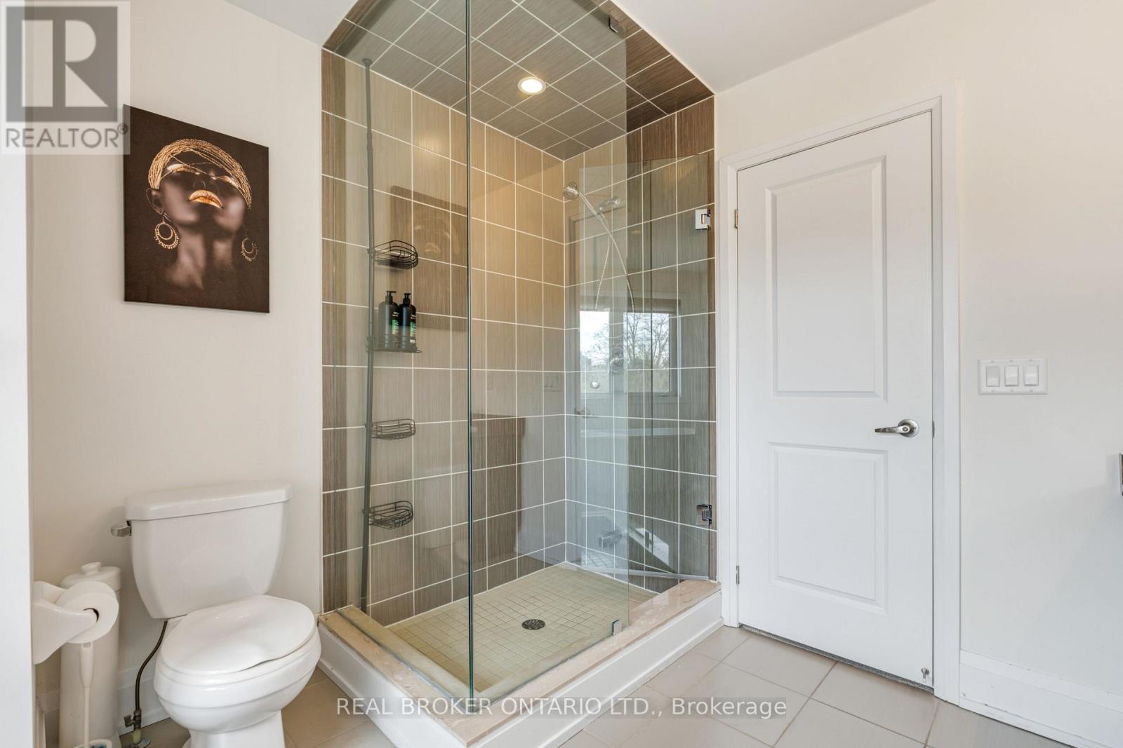 7 KENNETH WOOD CRESCENT - 34