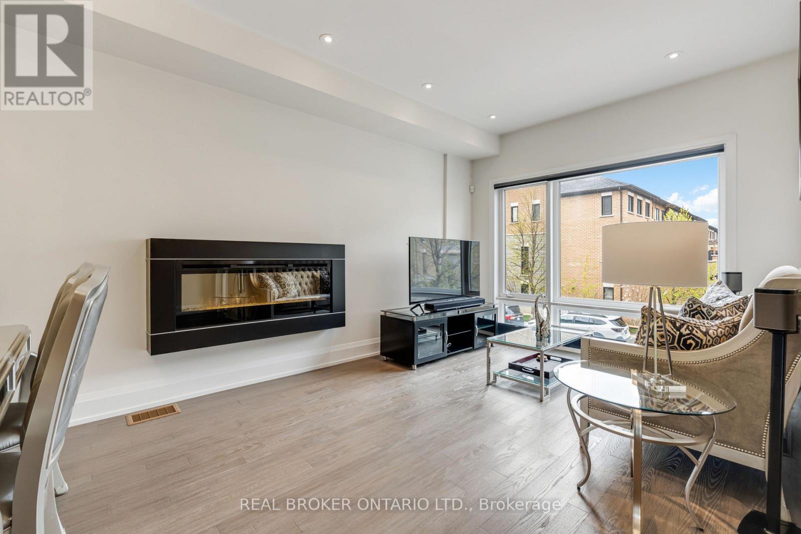 7 KENNETH WOOD CRESCENT - 6