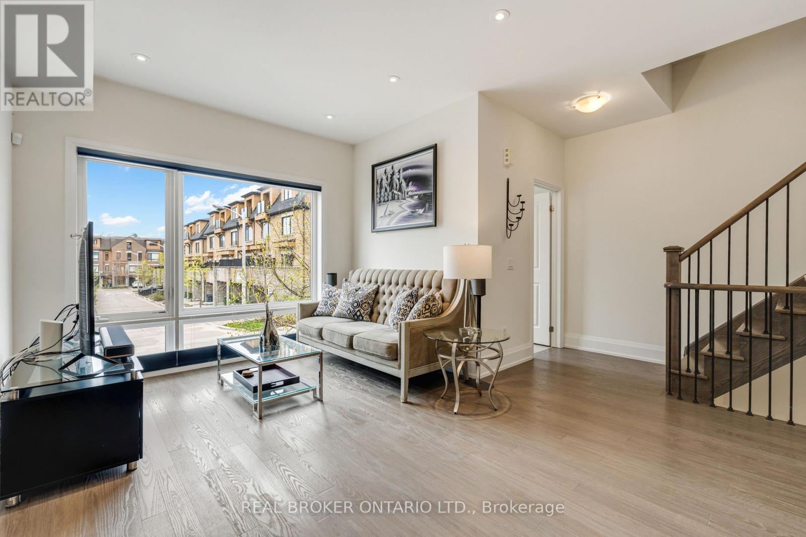 7 KENNETH WOOD CRESCENT - 7