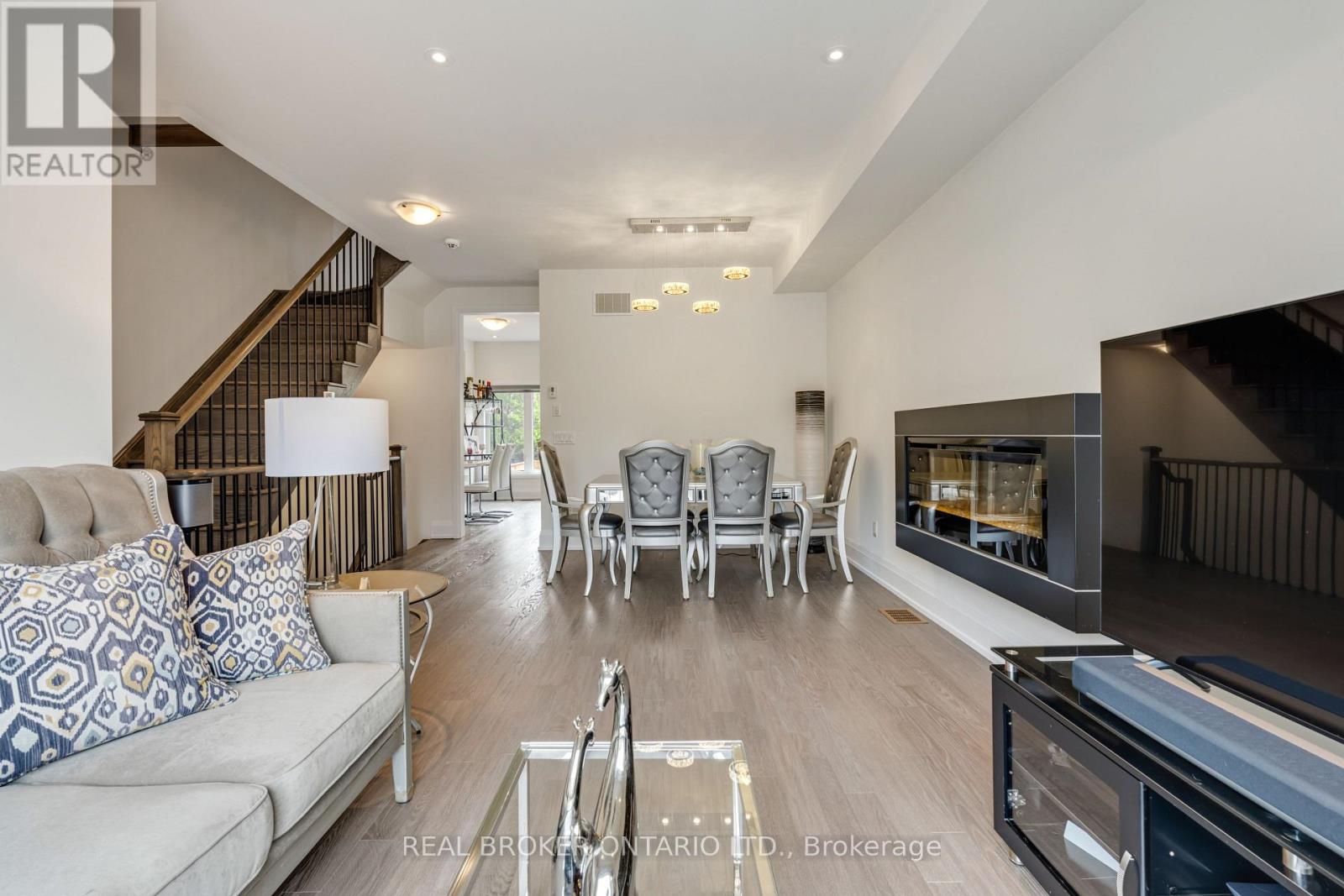 7 KENNETH WOOD CRESCENT - 8