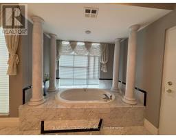 518 - 1 Watergarden Way, Toronto, ON M2K2Z7 Photo 12