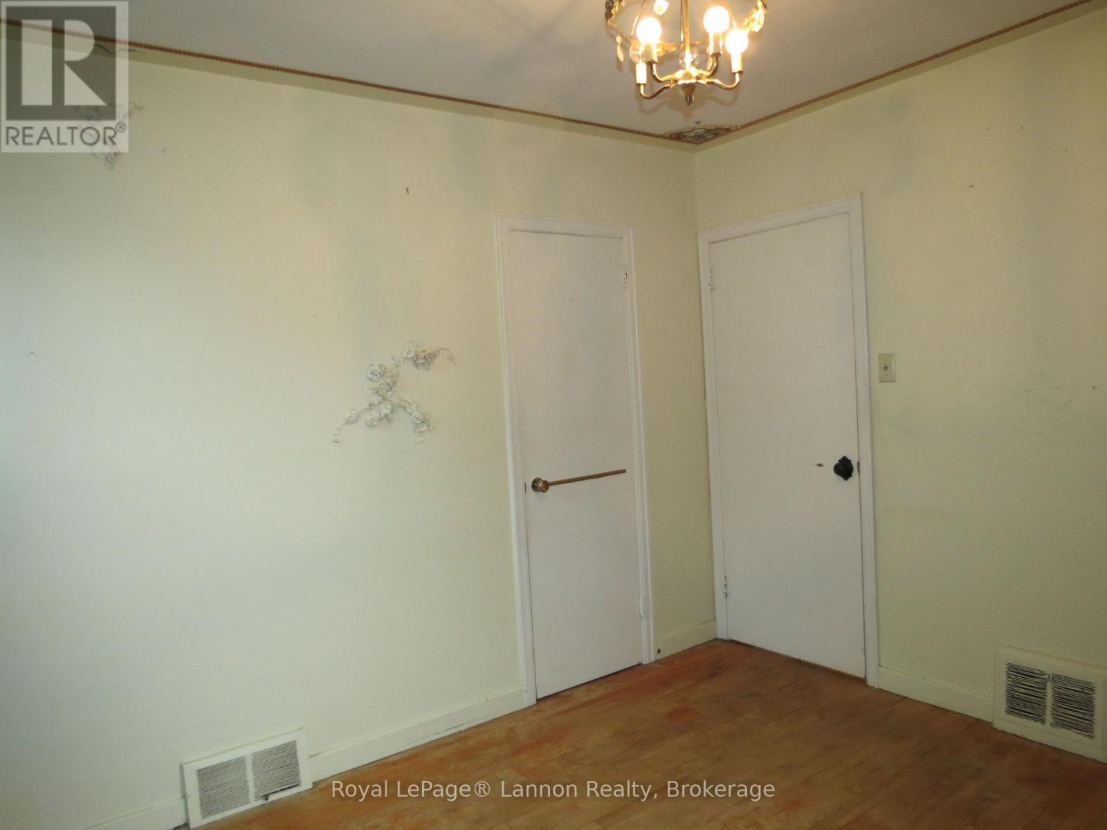 2126 MCGREGOR AVENUE - 11