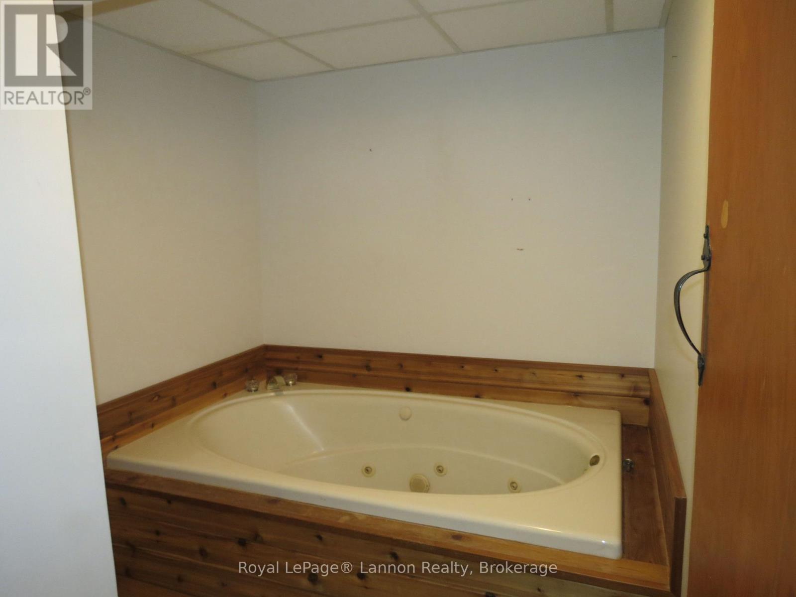2126 MCGREGOR AVENUE - Image 31