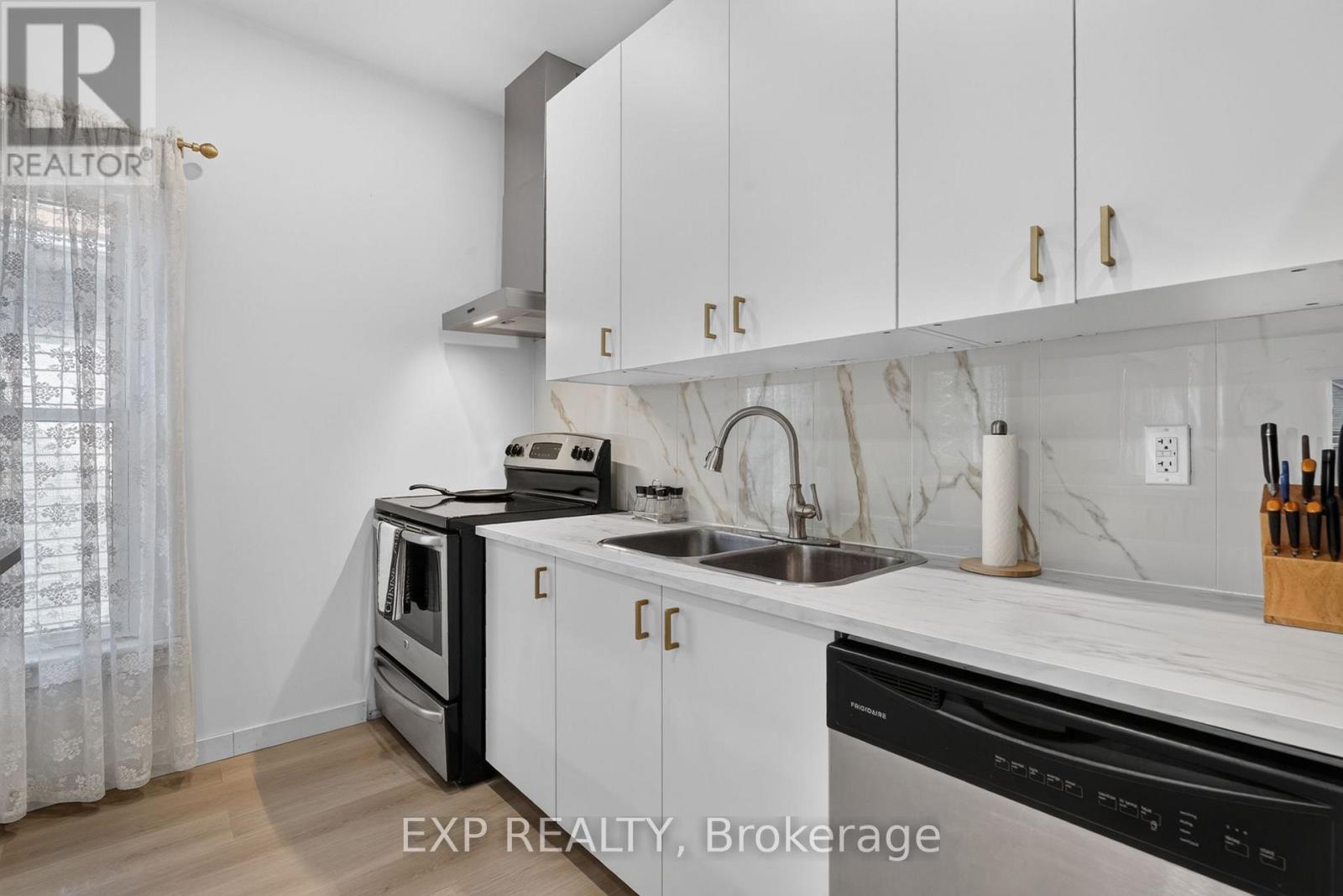45 PHIPPS STREET - Image 24