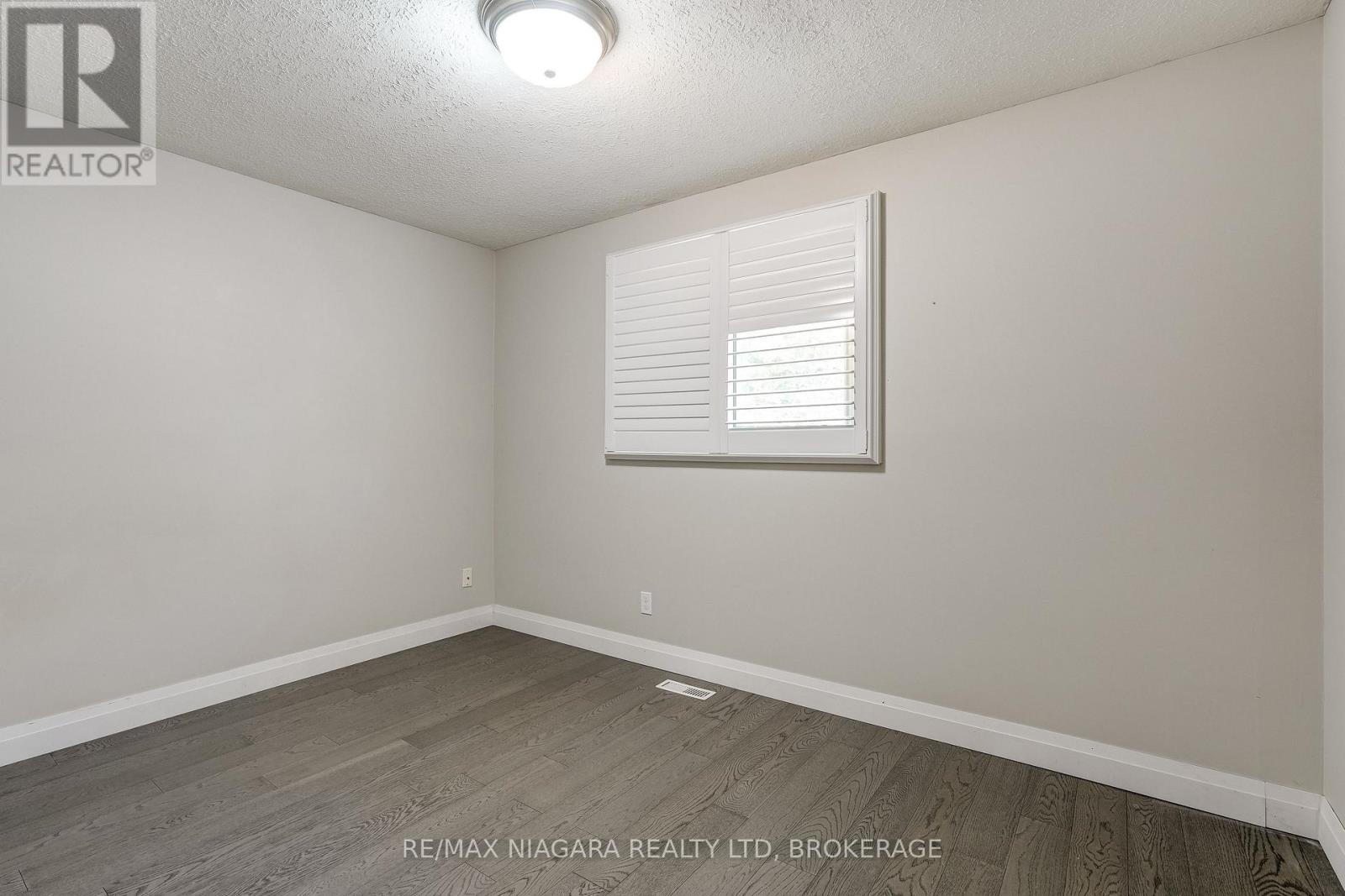33 HURRICANE ROAD - Image 19