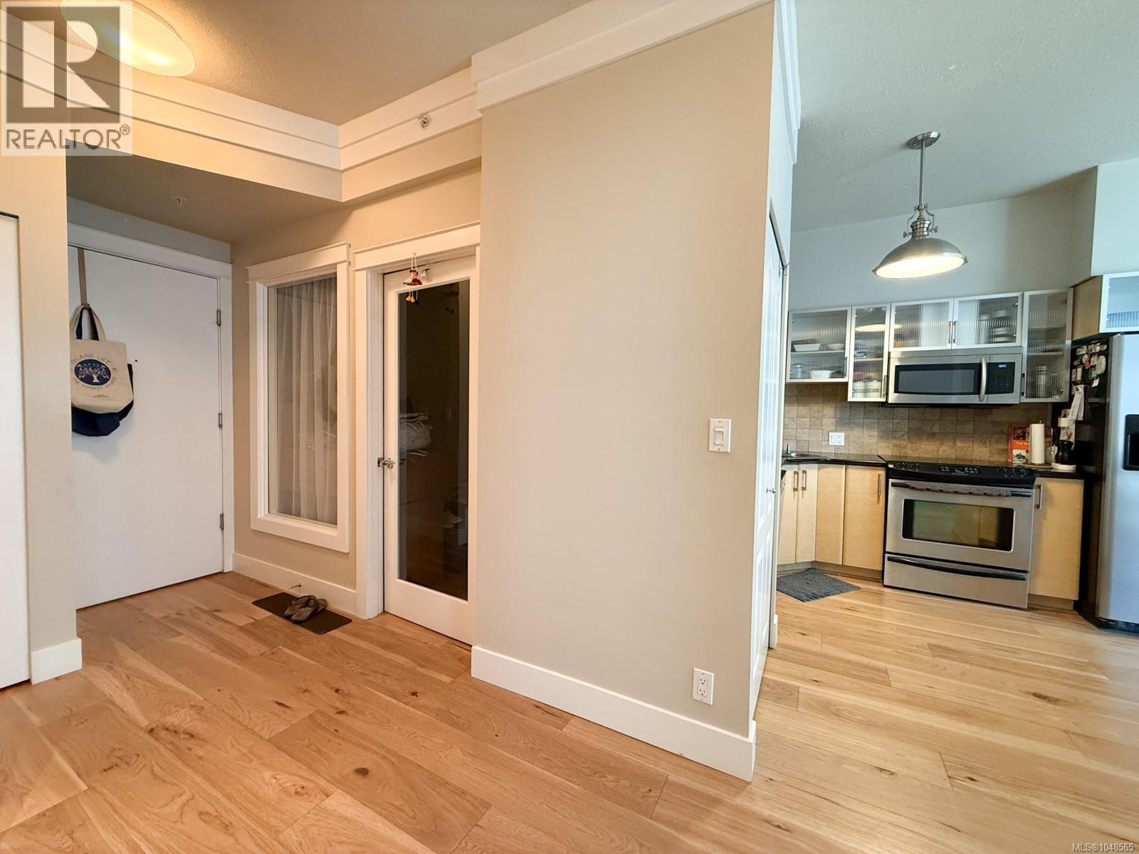 #303 845 Yates St - 9