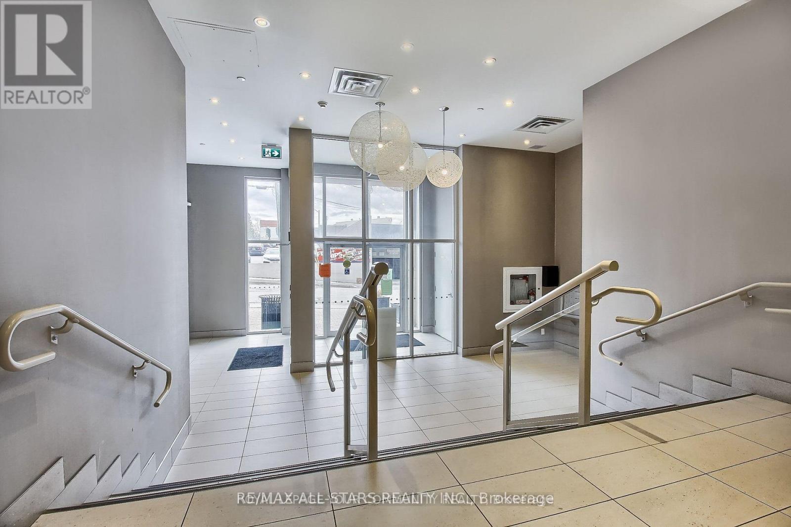 15277 Yonge Unit 609 photo 4