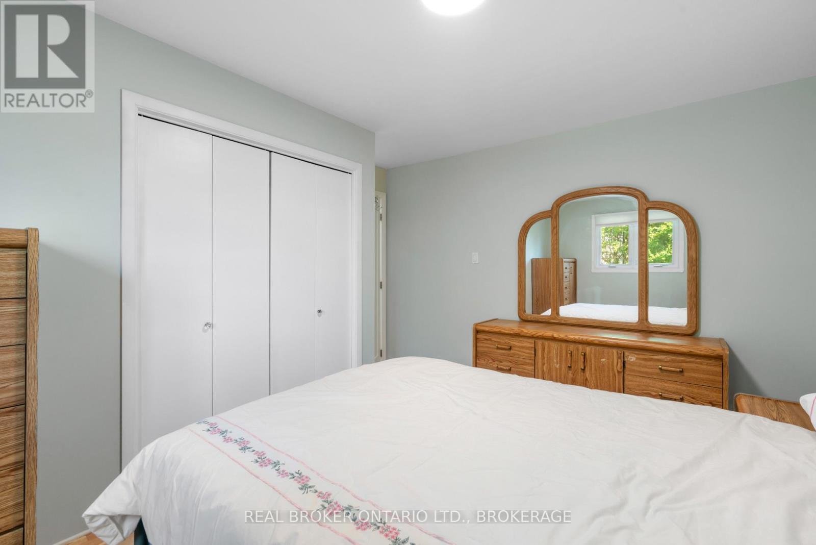 121 ST. GEORGE STREET W - Image 21