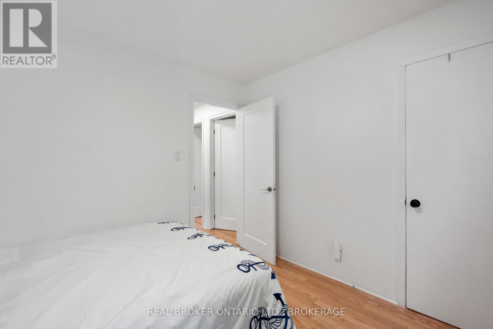 121 ST. GEORGE STREET W - Image 23