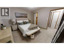 42 Mt Backus Crescent W - photo 12