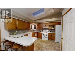 42 Mt Backus Crescent W - photo 6