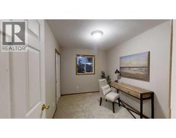 42 Mt Backus Crescent W - photo 10