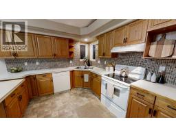 42 Mt Backus Crescent W - photo 7