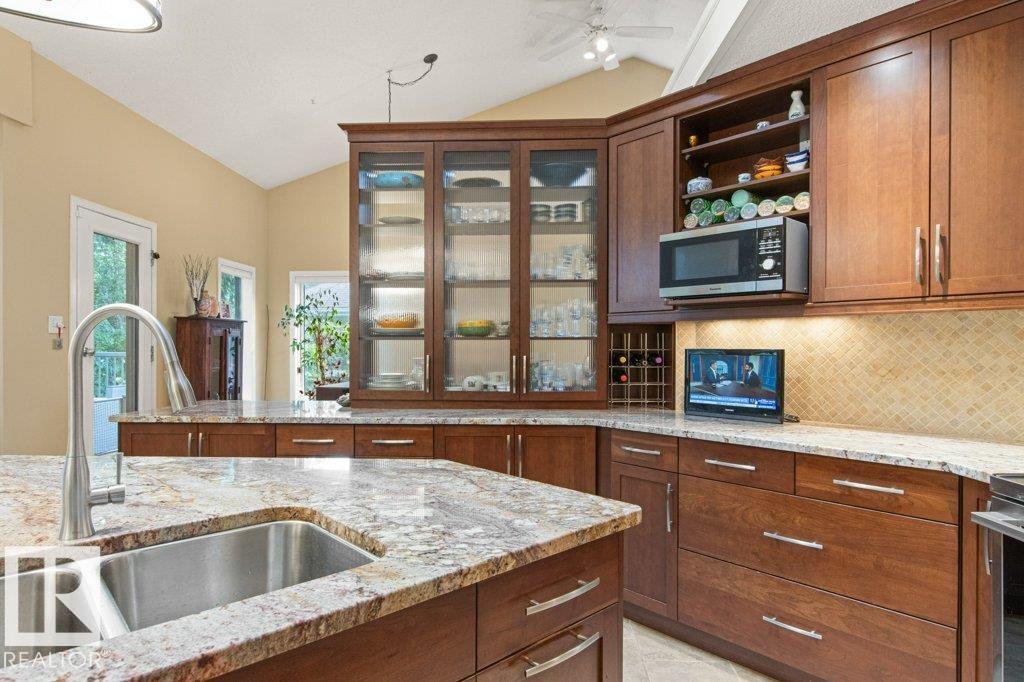 5607 107 ST NW - 13