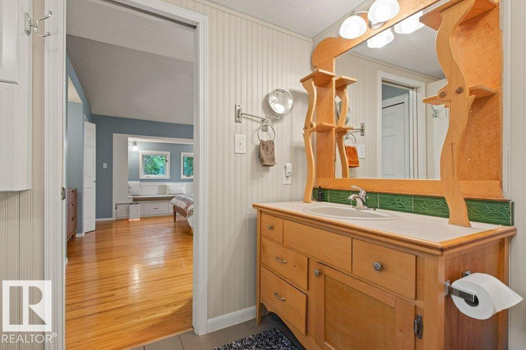 5607 107 ST NW - 26