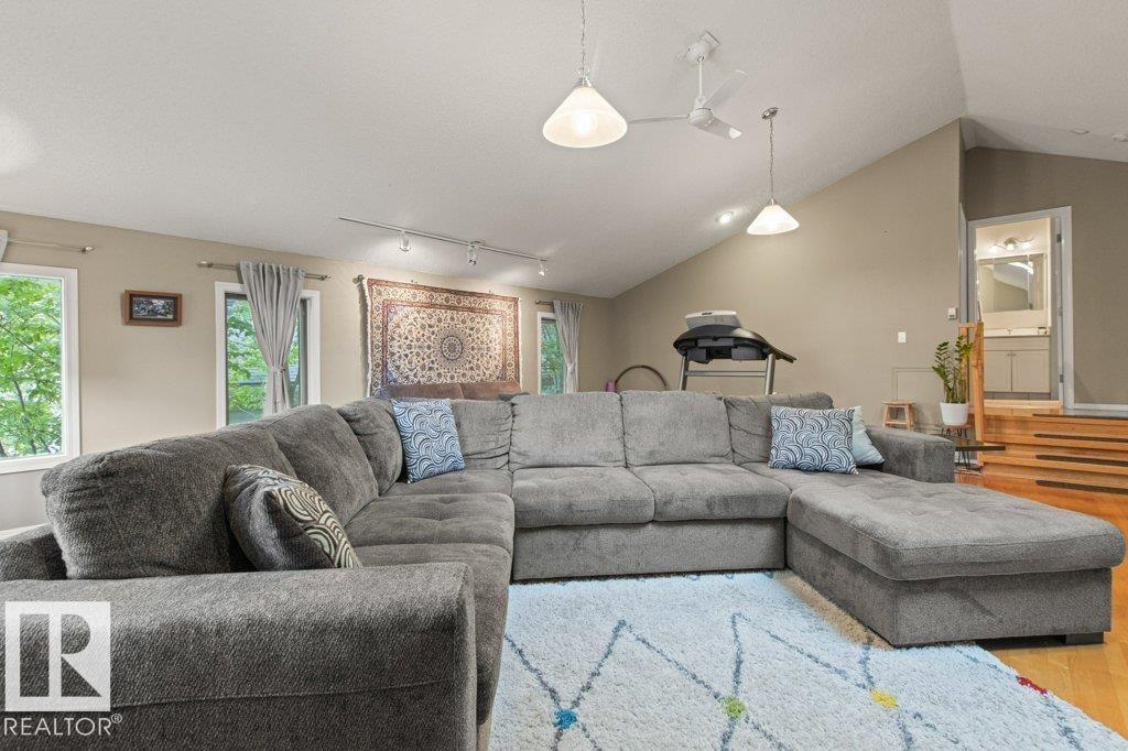 5607 107 ST NW - 33