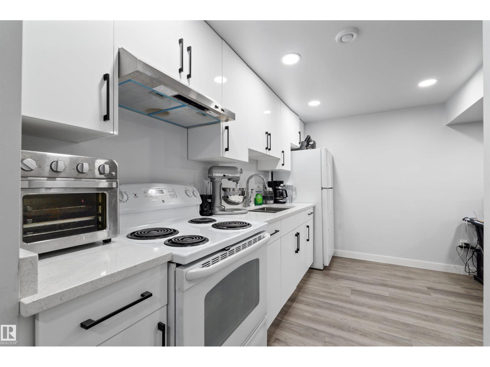 10909 106 ST NW - Image 21