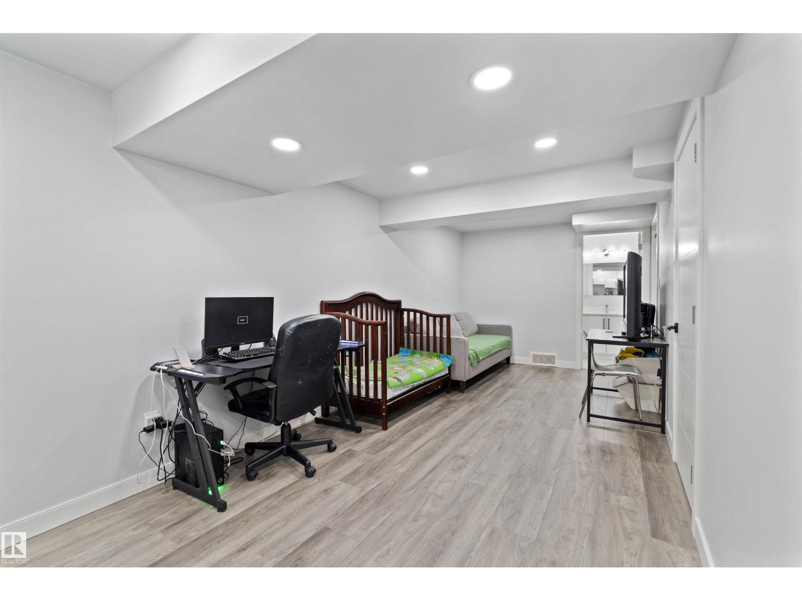 10909 106 ST NW - 22