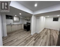33 Lanark Circle, Brampton, ON L6X5L3 Photo 9