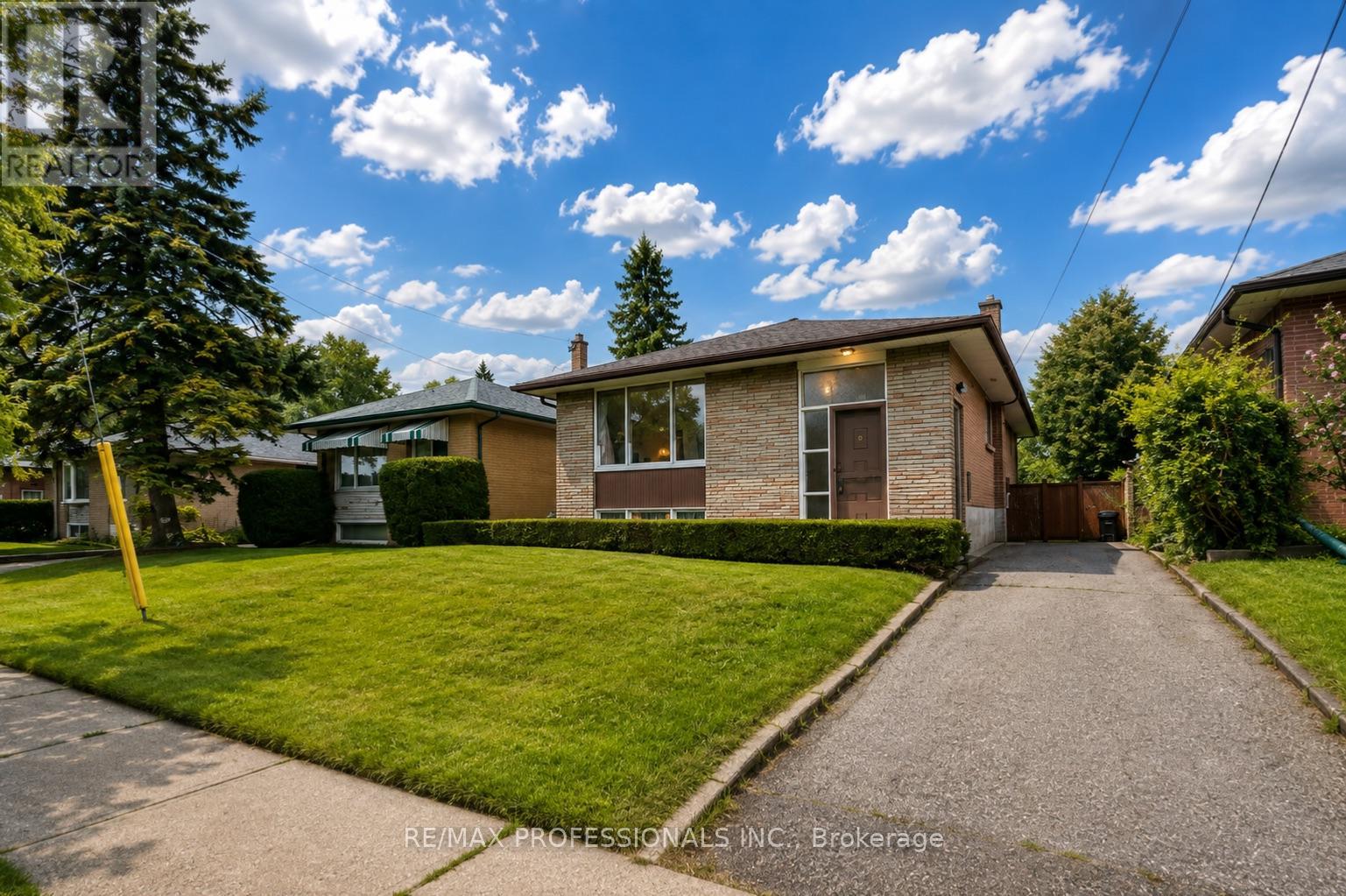 28 BASKERVILLE CRESCENT - 1
