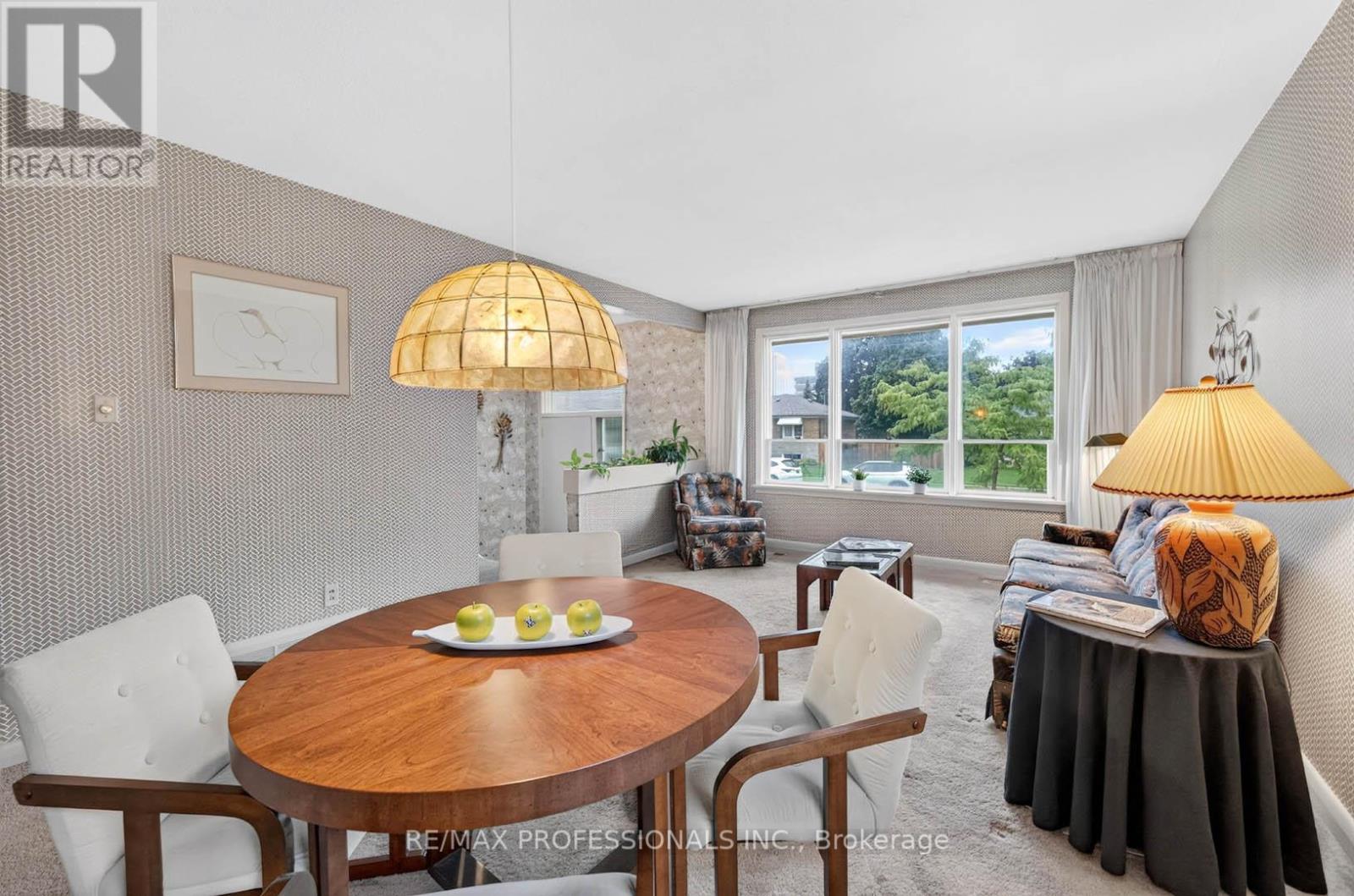 28 BASKERVILLE CRESCENT - 12