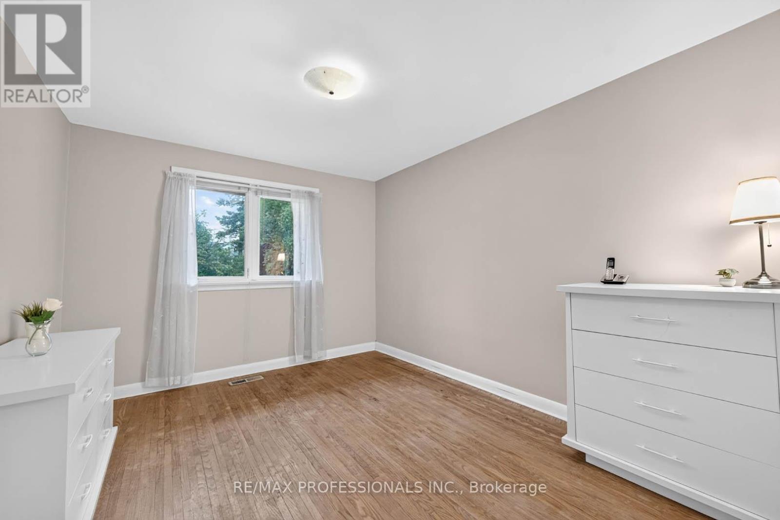 28 BASKERVILLE CRESCENT - 18