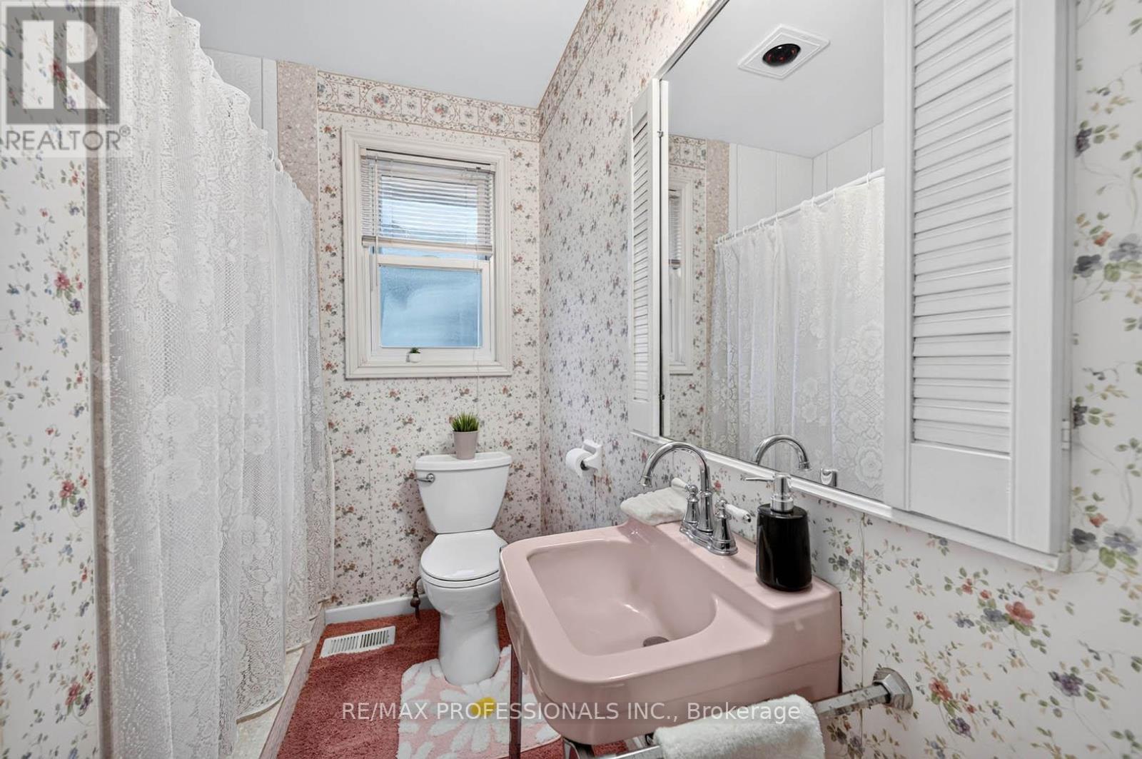28 BASKERVILLE CRESCENT - 22