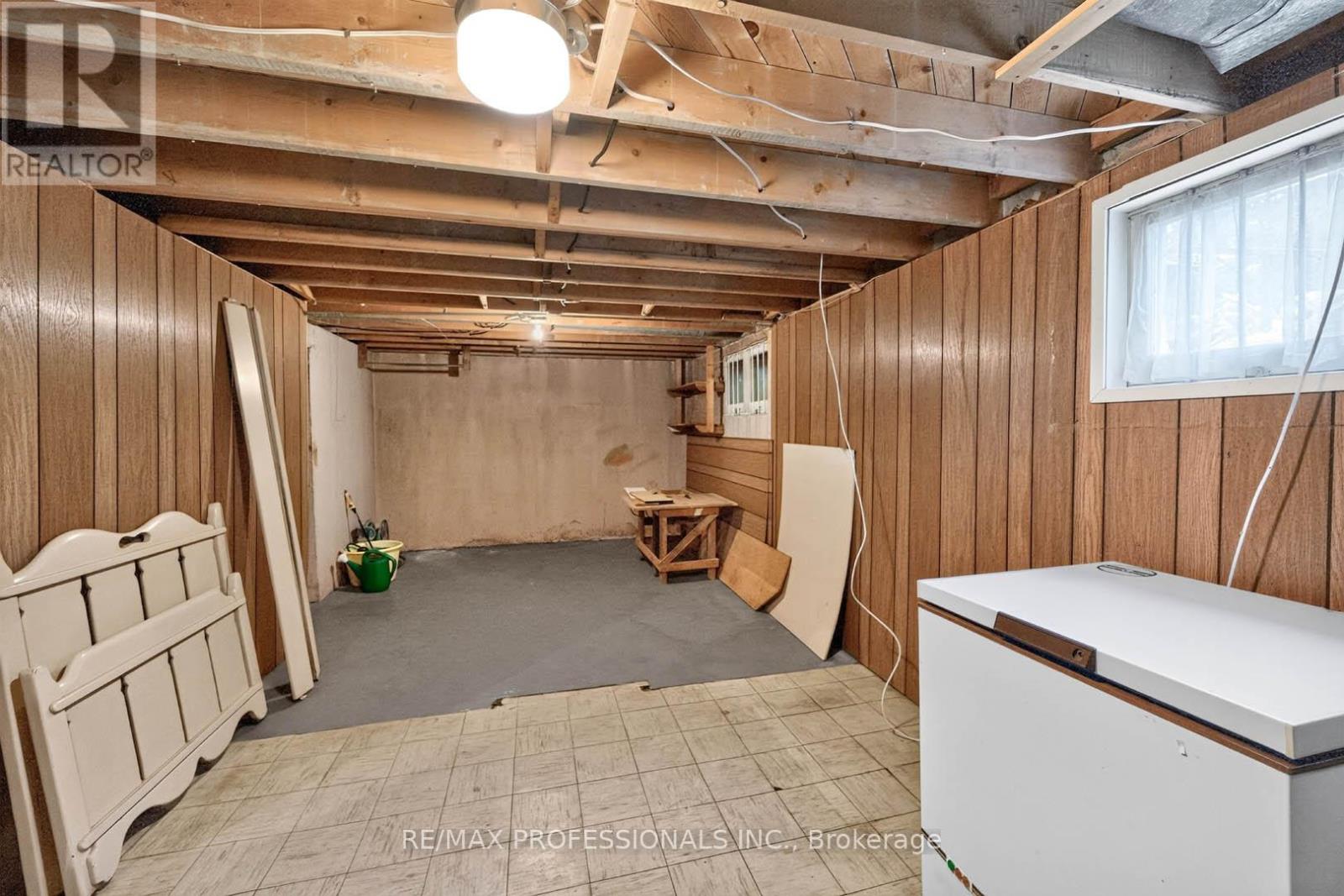 28 BASKERVILLE CRESCENT - 32