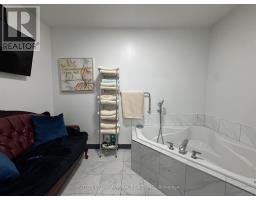 2000 Eglinton Avenue W, Toronto, ON M6E2J9 Photo 11