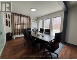 2000 Eglinton Avenue W, Toronto, ON M6E2J9 Photo 9