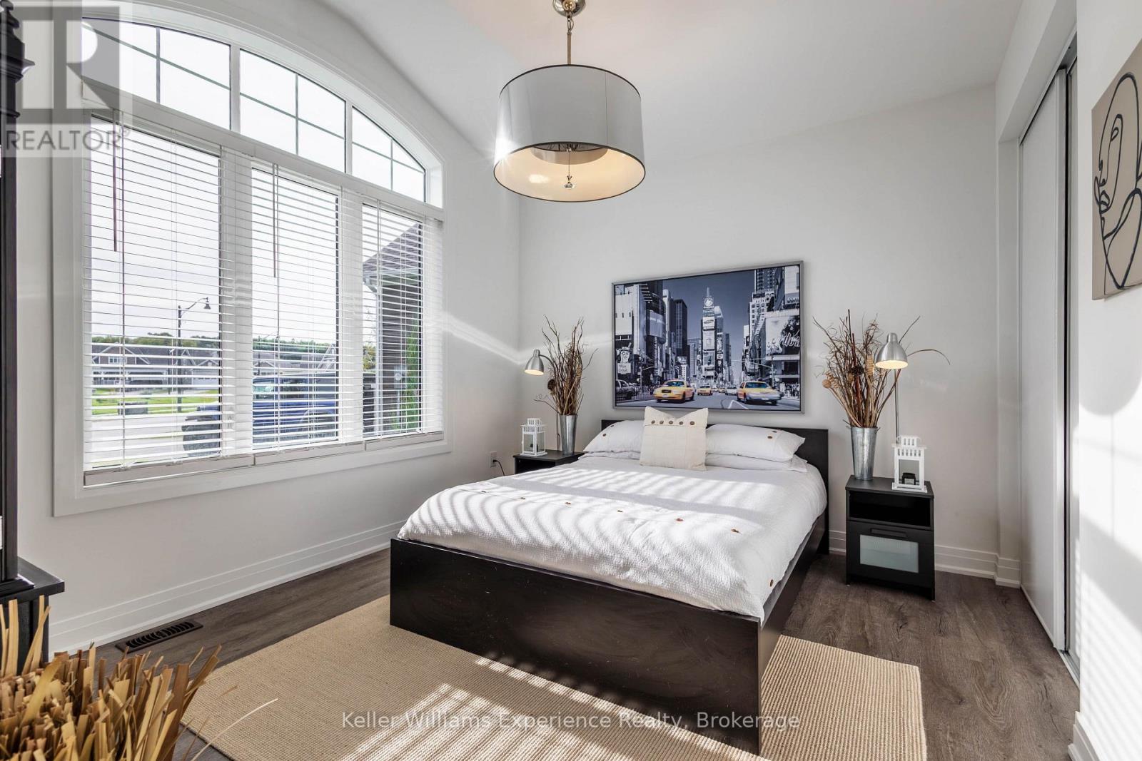 38 DYER CRESCENT - 12
