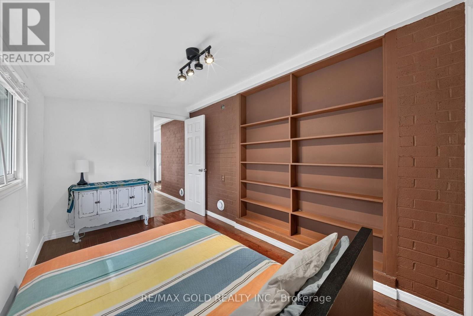10 JEFFREY STREET - 25