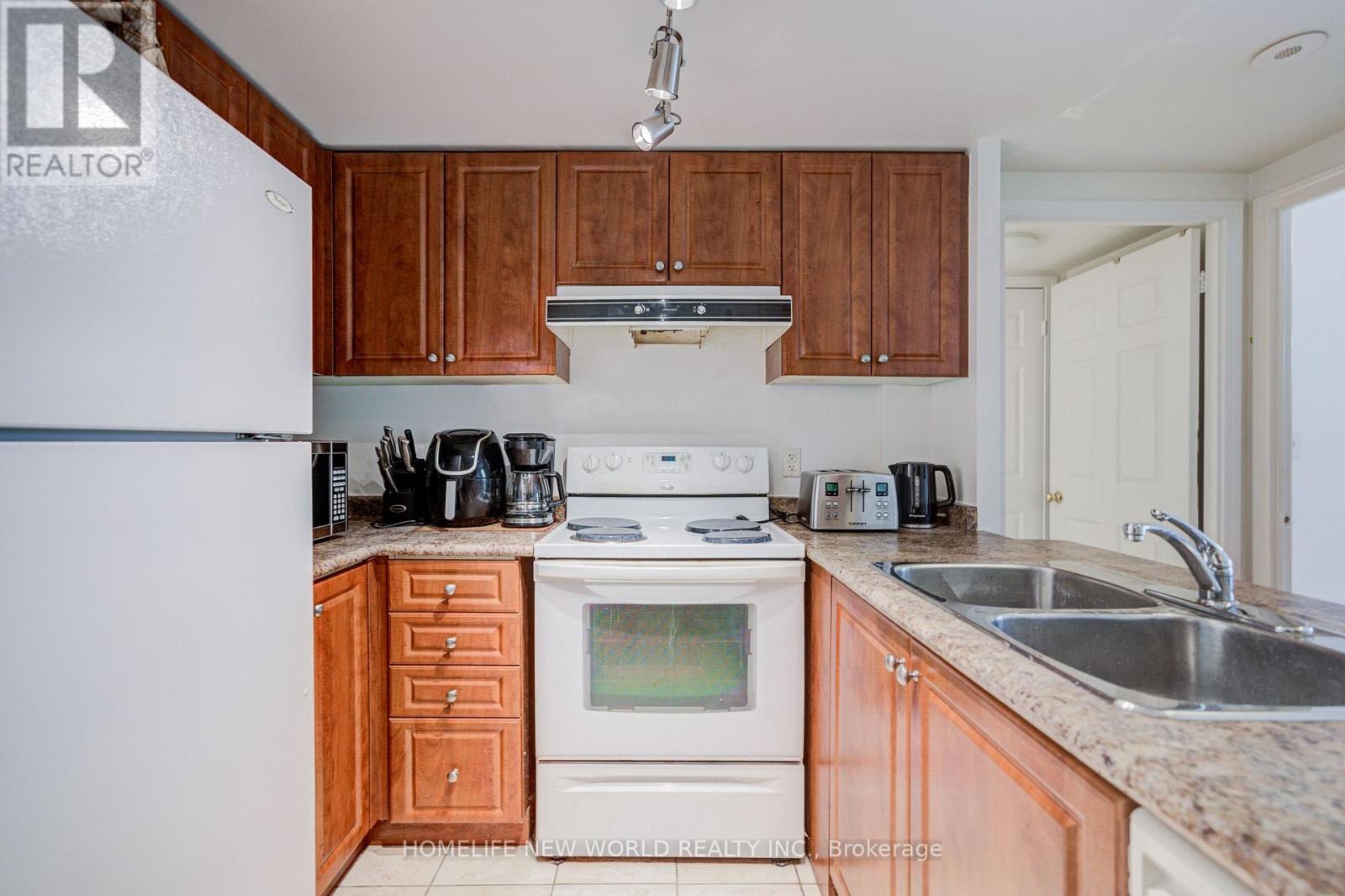 #2087 3045 FINCH AVENUE W - 24