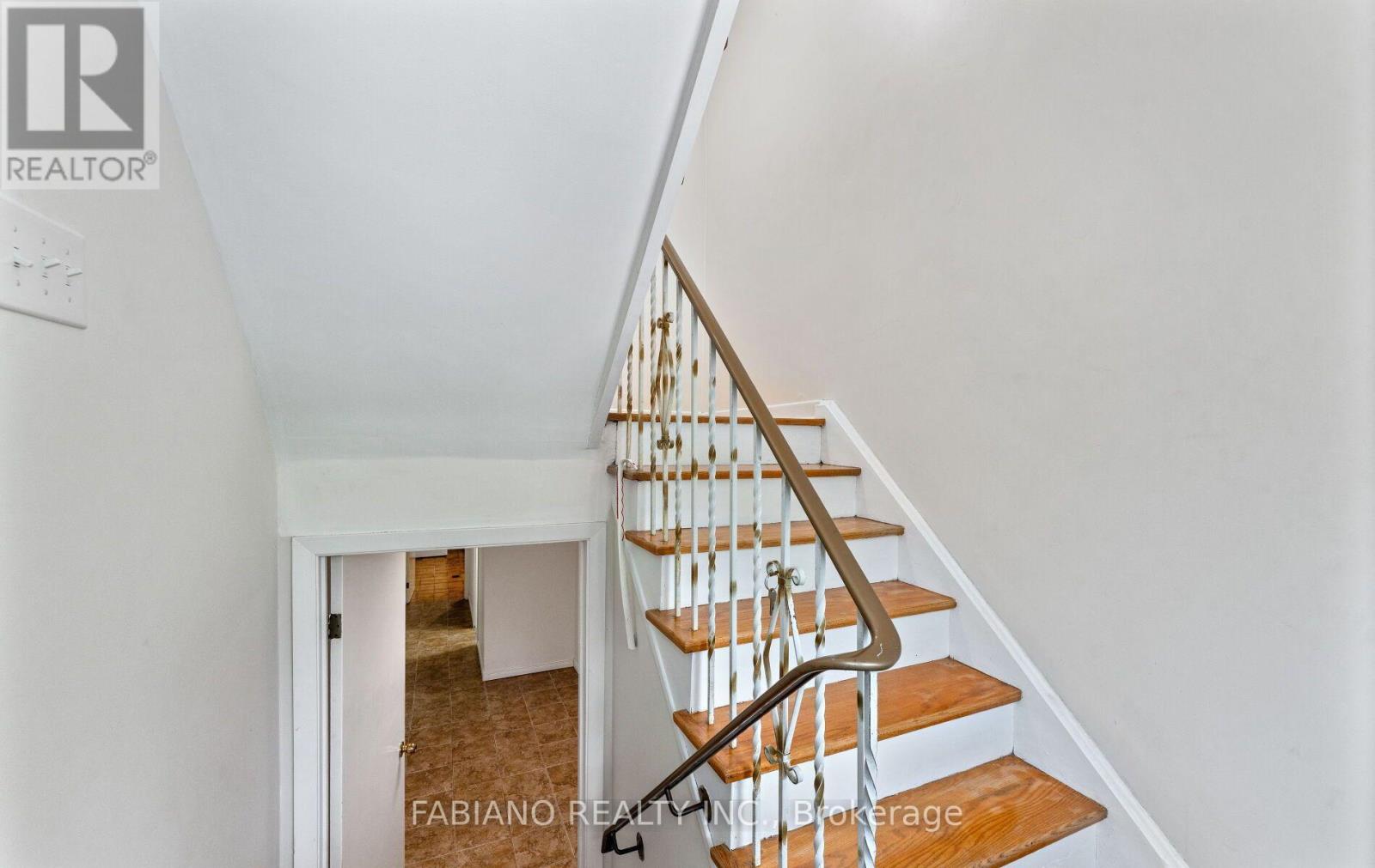 549 GLADSTONE AVENUE - 31