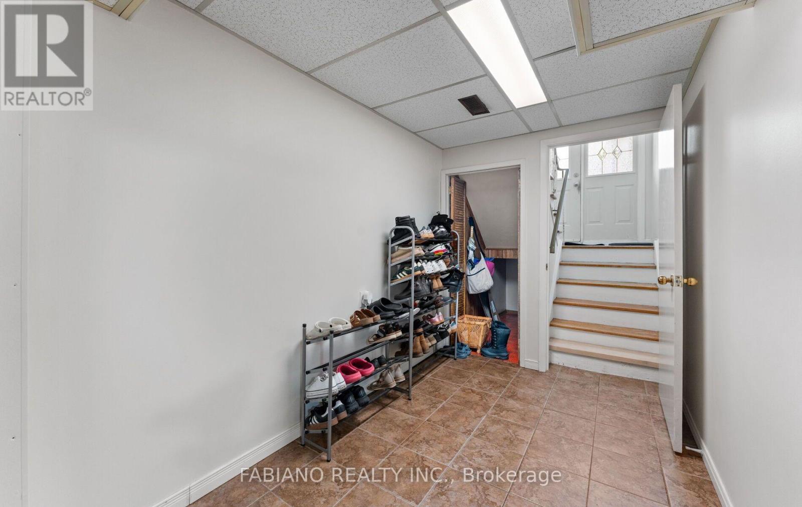 549 GLADSTONE AVENUE - 32