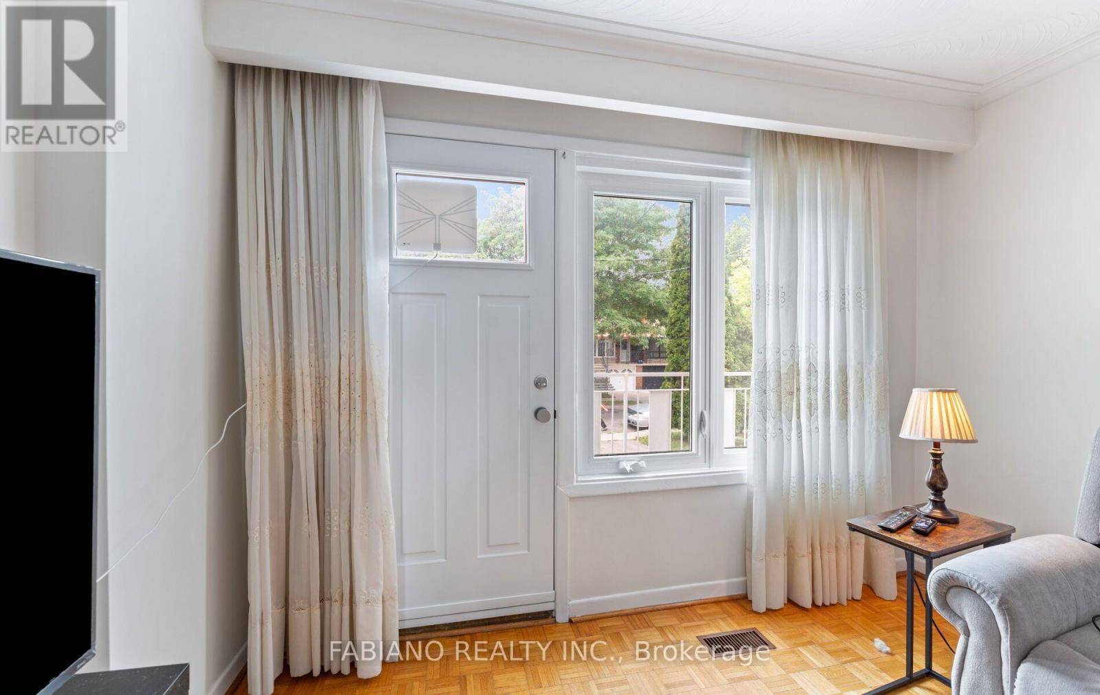 549 GLADSTONE AVENUE - 6