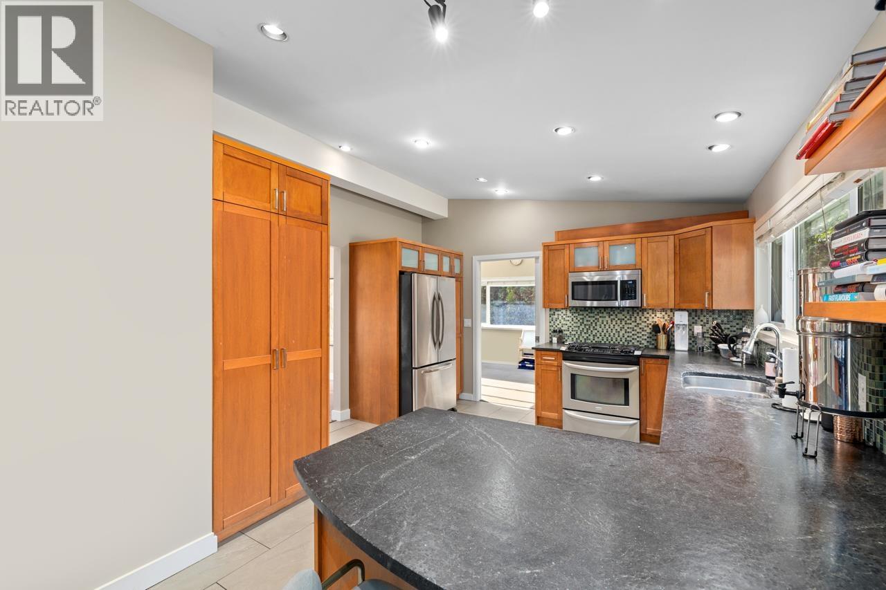 326 MOYNE DRIVE, West Vancouver — photo 9
