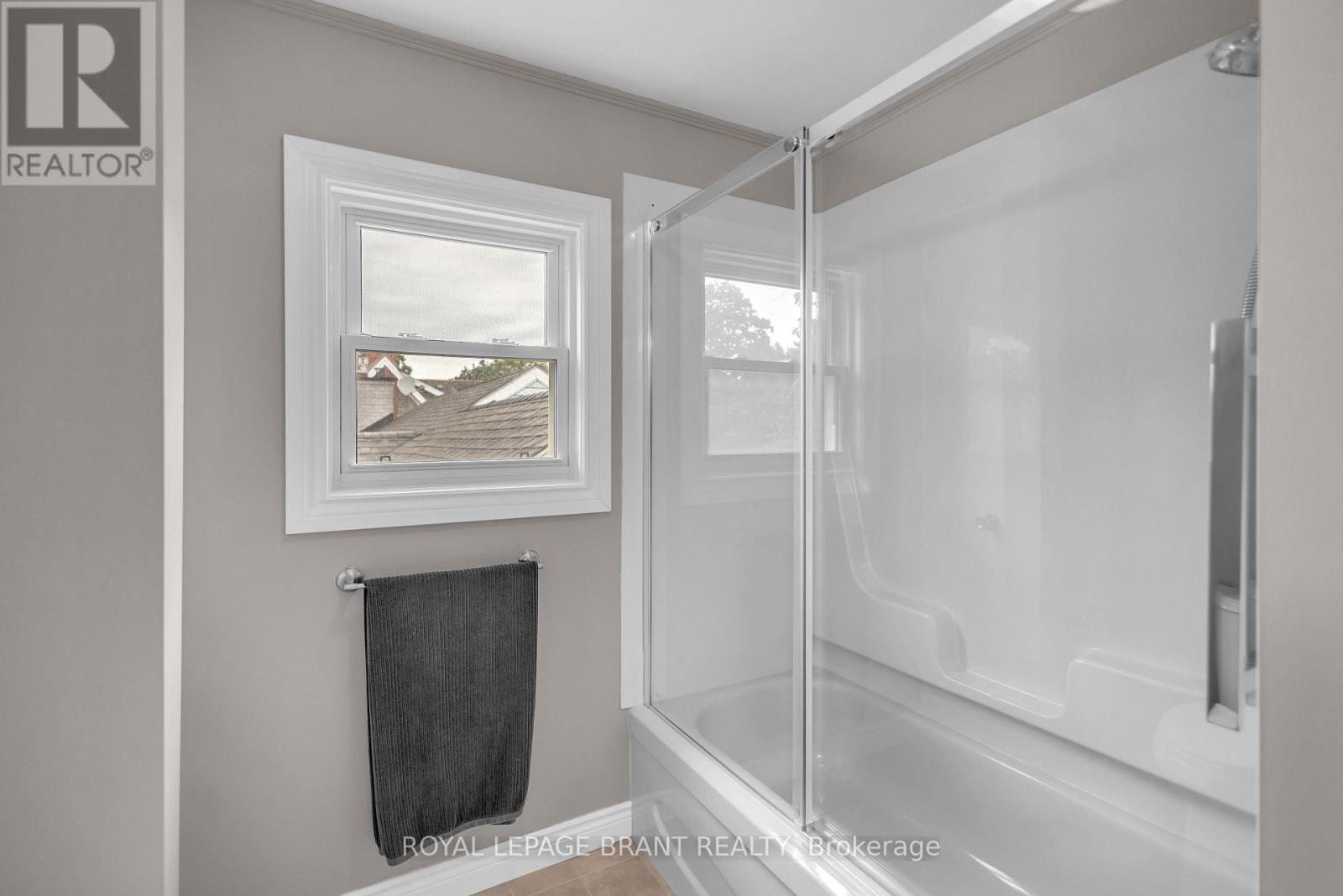 490 DEVONSHIRE AVENUE - 33