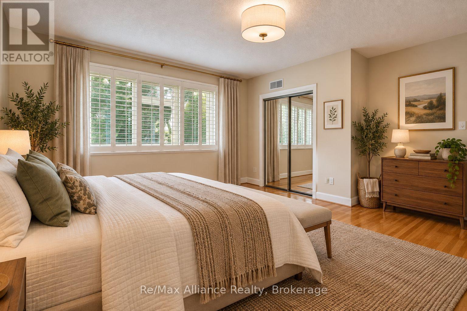 410 THE KINGSWAY - 25