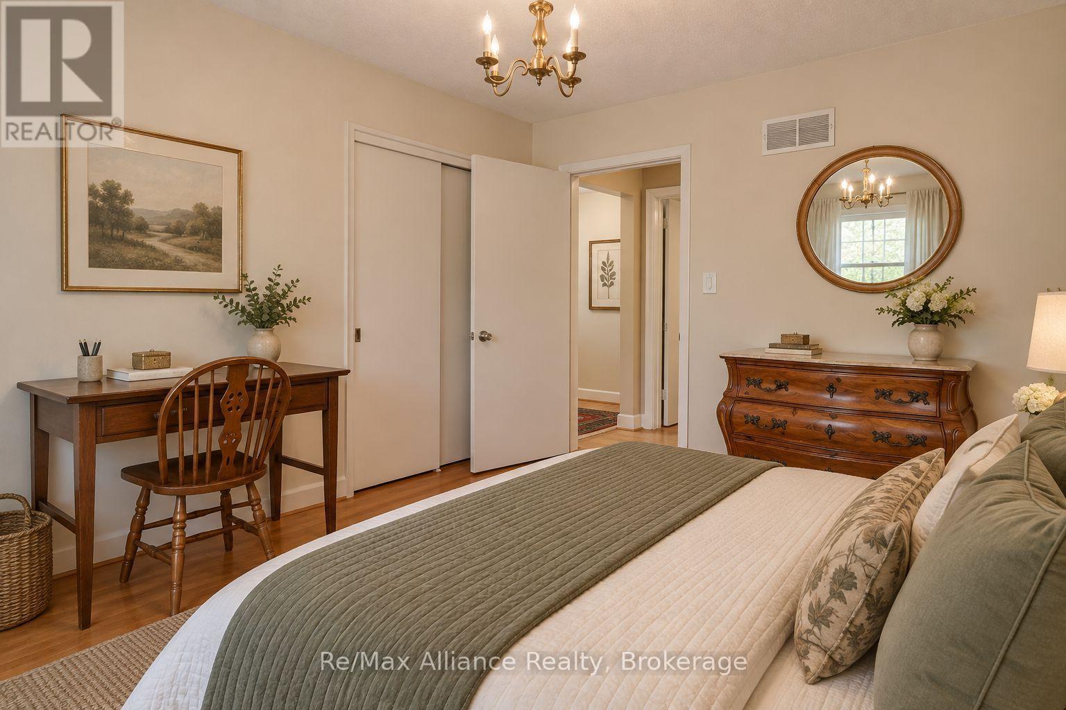 410 THE KINGSWAY - 28