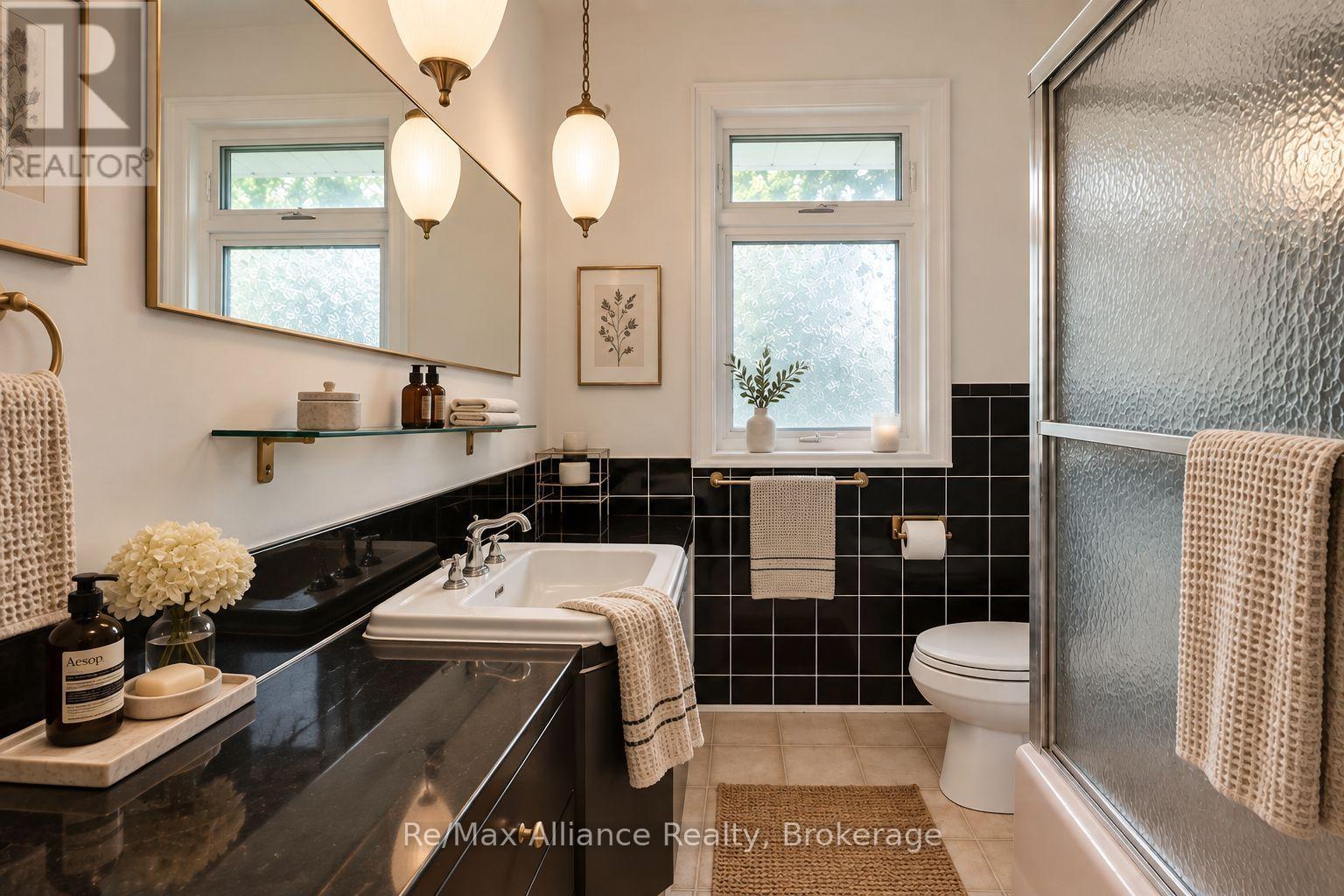 410 THE KINGSWAY - 26
