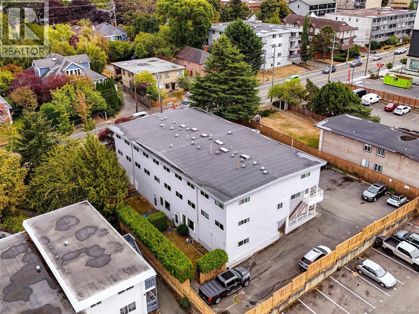 303 642 Admirals Rd, Esquimalt