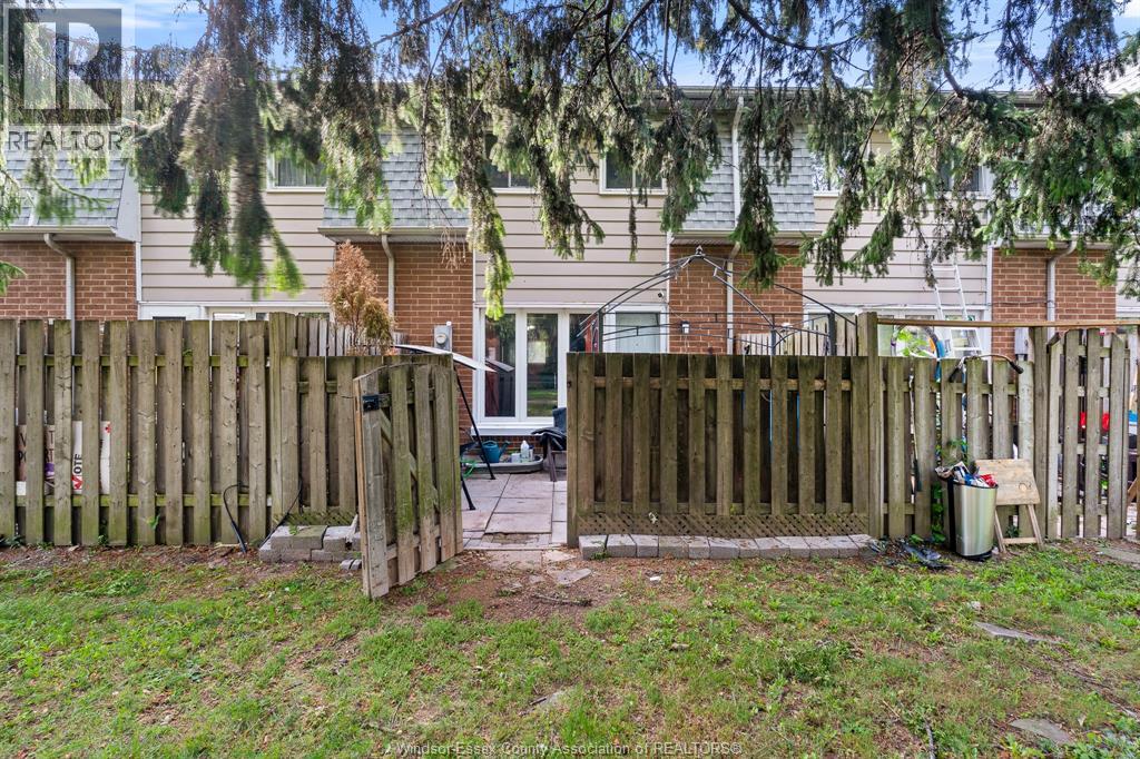 #15 6728 ROSE-VILLE GARDEN DRIVE - 31