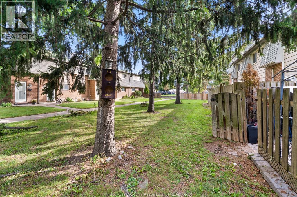#15 6728 ROSE-VILLE GARDEN DRIVE - 32