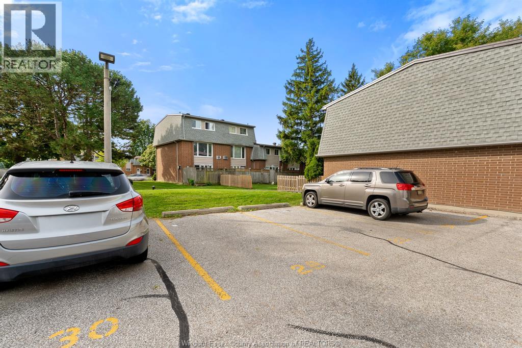 #15 6728 ROSE-VILLE GARDEN DRIVE - 33