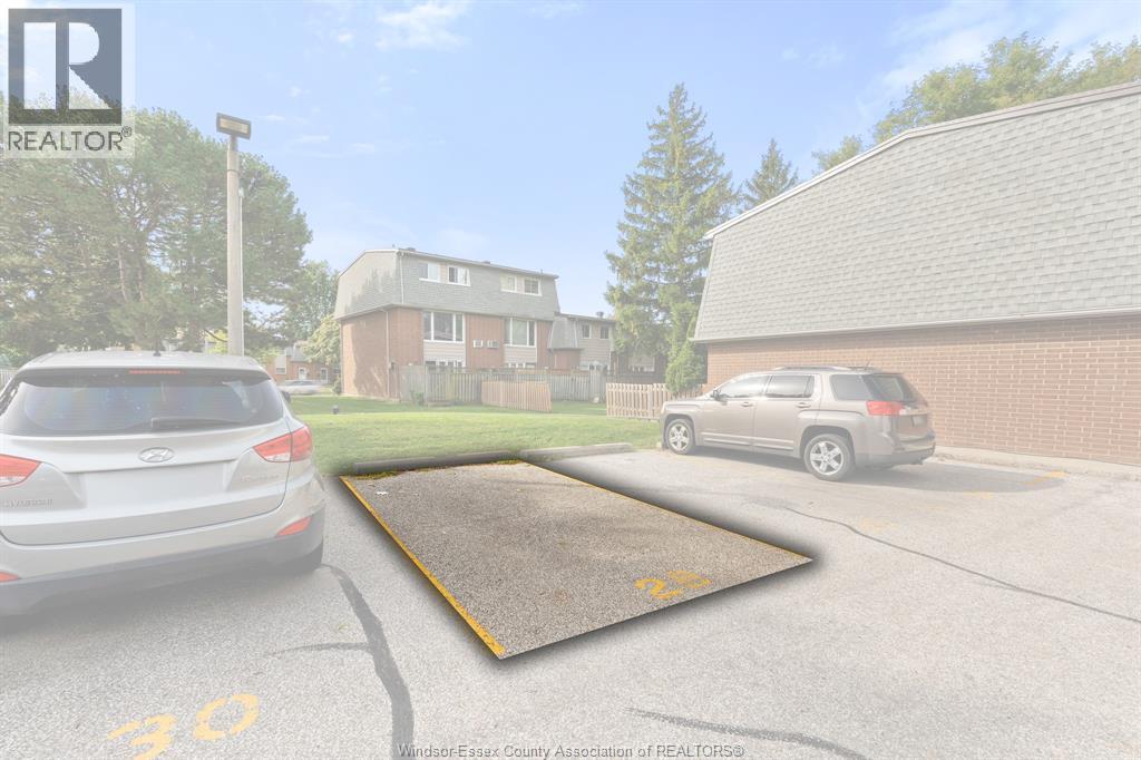 #15 6728 ROSE-VILLE GARDEN DRIVE - 34