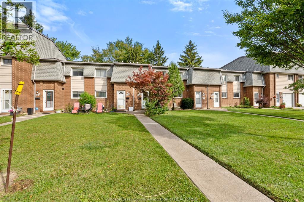 #15 6728 ROSE-VILLE GARDEN DRIVE - 36