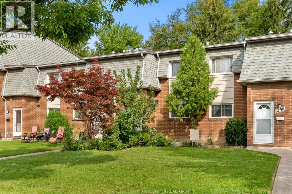 #15 6728 ROSE-VILLE GARDEN DRIVE - 37
