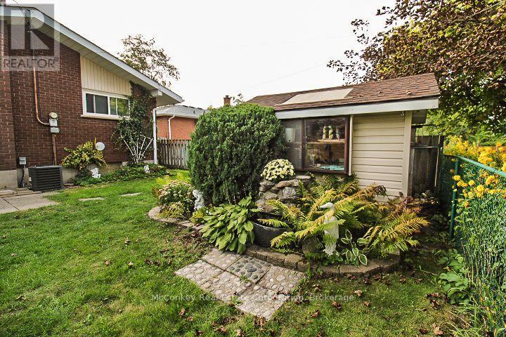 492 ROBERT ROAD - 11