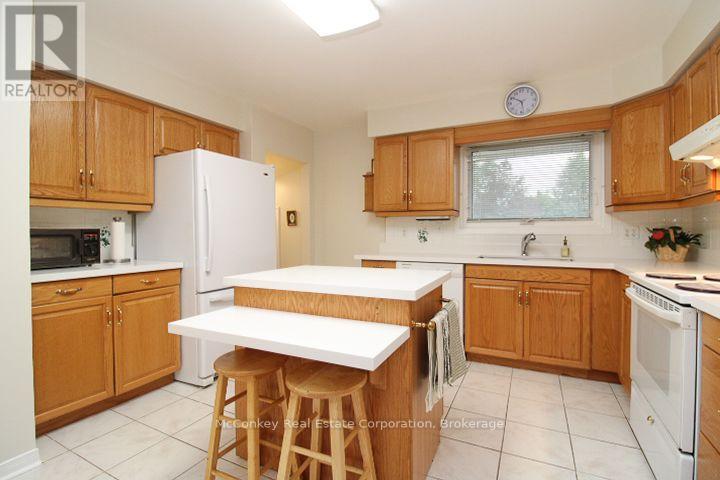 492 ROBERT ROAD - 23